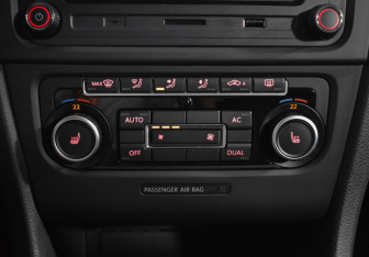 Подержанный автомобиль Volkswagen Golf Hatchback 2012 года (16 фото)