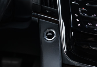 Подержанный автомобиль Cadillac Escalade Suv 2017 года (23 фото)