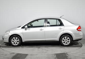 Подержанный автомобиль Nissan Tiida Sedan 2008 года (8 фото)