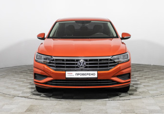 Подержанный автомобиль Volkswagen Jetta Sedan 2020 года (2 фото)