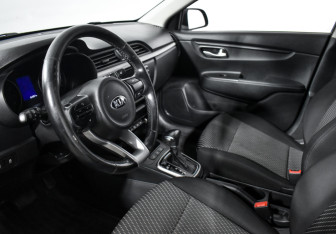 Подержанный автомобиль Kia Rio Sedan 2018 года (9 фото)