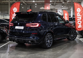 Подержанный автомобиль BMW X5 2020 года (12 фото)