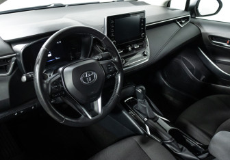 Подержанный автомобиль Toyota Corolla Sedan 2019 года (11 фото)