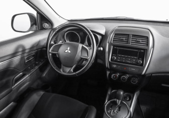 Подержанный автомобиль Mitsubishi ASX 2013 года (9 фото)
