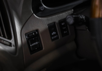 Подержанный автомобиль Lexus RX 2002 года (17 фото)