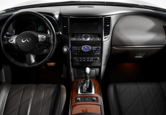Подержанный автомобиль Infiniti QX70 2014 года (14 фото)