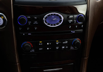 Подержанный автомобиль Infiniti QX50 2013 года (16 фото)