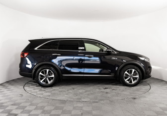 Подержанный автомобиль Kia Sorento 2018 года (4 фото)