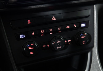 Подержанный автомобиль SEAT Leon Hatchback 2014 года (15 фото)