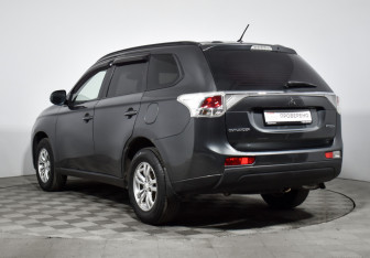 Подержанный автомобиль Mitsubishi Outlander 2013 года (7 фото)