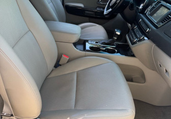 Подержанный автомобиль Kia Carnival 2019 года (20 фото)