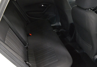 Подержанный автомобиль Volkswagen Polo Sedan 2015 года (13 фото)