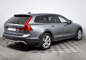 Подержанный автомобиль Volvo V90 Cross Country 2017 года (5 фото)