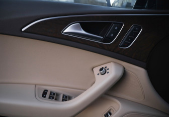 Подержанный автомобиль Audi A6 Sedan 2015 года (16 фото)