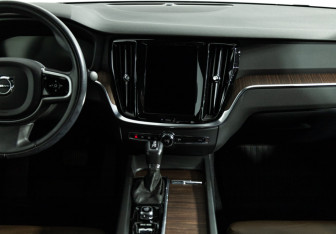 Подержанный автомобиль Volvo S60 2020 года (14 фото)