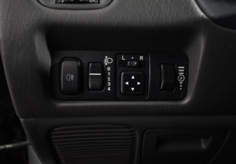 Подержанный автомобиль Mitsubishi Carisma Sedan 1998 года (16 фото)