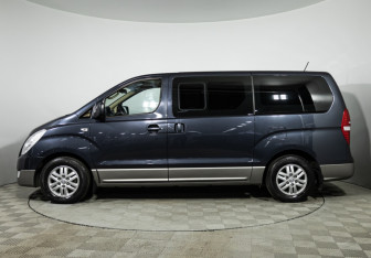 Подержанный автомобиль Hyundai H-1 2015 года (8 фото)