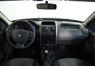 Подержанный автомобиль Renault Duster 2016 года (9 фото)