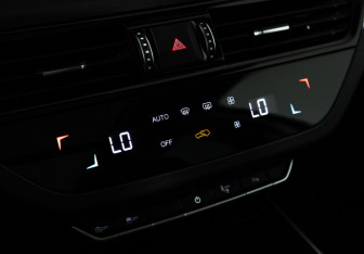 Подержанный автомобиль Hongqi HS5 2021 года (18 фото)