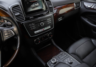 Подержанный автомобиль Mercedes-Benz GLE 2015 года (21 фото)