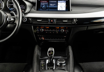 Подержанный автомобиль BMW X6 2018 года (15 фото)