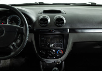 Подержанный автомобиль Chevrolet Lacetti Wagon 2011 года (14 фото)