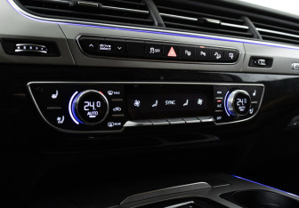 Подержанный автомобиль Audi Q7 2016 года (20 фото)
