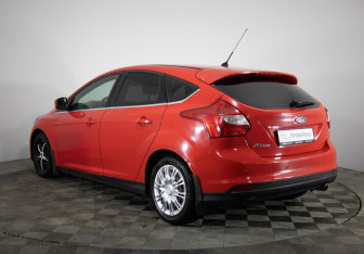 Подержанный автомобиль Ford Focus Hatchback 2012 года (7 фото)