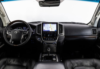 Подержанный автомобиль Toyota Land Cruiser Suv 2016 года (10 фото)