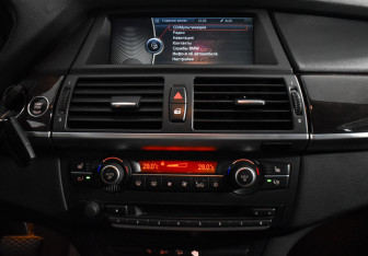 Подержанный автомобиль BMW X6 2013 года (15 фото)