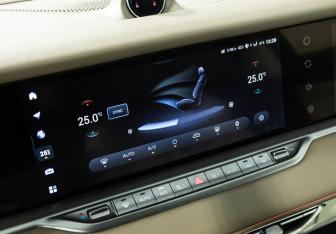 Подержанный автомобиль Voyah Free 2021 года (17 фото)