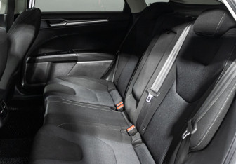 Подержанный автомобиль Ford Mondeo Sedan 2016 года (10 фото)