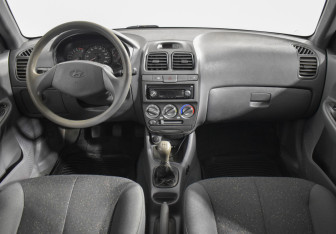 Подержанный автомобиль Hyundai Accent Sedan 2003 года (13 фото)