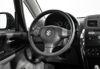 Подержанный автомобиль Suzuki SX4 Hatchback 2013 года (15 фото)