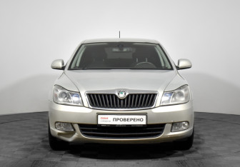 Подержанный автомобиль Skoda Octavia Liftback 2012 года (2 фото)