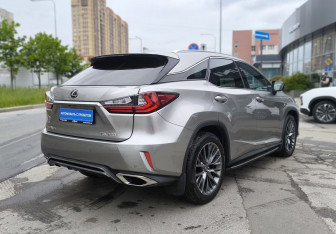 Подержанный автомобиль Lexus RX 2018 года (4 фото)