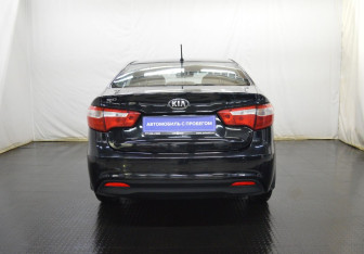 Подержанный автомобиль Kia Rio Sedan 2013 года (6 фото)