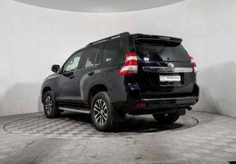 Подержанный автомобиль Toyota Land Cruiser Prado 2015 года (7 фото)