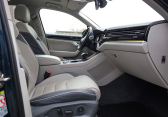 Подержанный автомобиль Volkswagen Touareg 2021 года (27 фото)