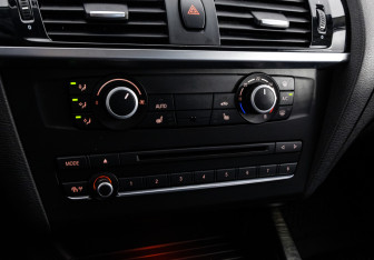 Подержанный автомобиль BMW X3 2014 года (15 фото)