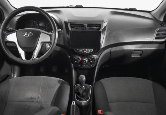 Подержанный автомобиль Hyundai Solaris Sedan 2013 года (13 фото)