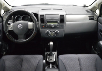 Подержанный автомобиль Nissan Tiida Sedan 2008 года (14 фото)