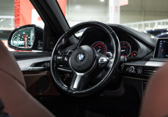 Подержанный автомобиль BMW X6 2017 года (15 фото)