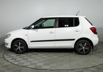 Подержанный автомобиль Skoda Fabia Hatchback 2013 года (8 фото)