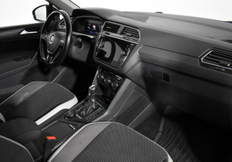 Подержанный автомобиль Volkswagen Tiguan 2019 года (13 фото)