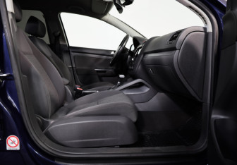 Подержанный автомобиль Volkswagen Golf Hatchback 2005 года (20 фото)