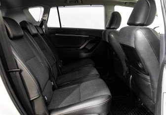 Подержанный автомобиль Toyota Verso 2015 года (20 фото)