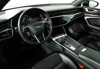 Подержанный автомобиль Audi A7 2018 года (11 фото)