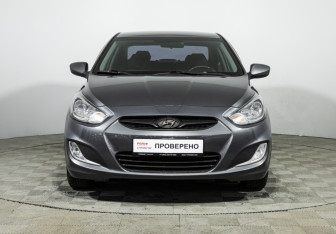 Подержанный автомобиль Hyundai Solaris Sedan 2013 года (2 фото)