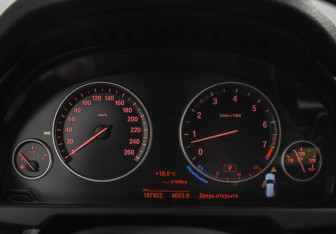 Подержанный автомобиль BMW X5 2014 года (20 фото)